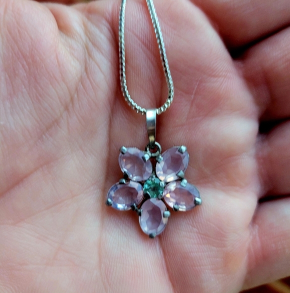 Vintage Flower Necklace - Picture 3 of 8